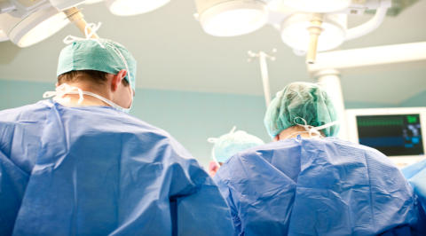 Patientenlagerung im Operationssaal - Foto © Tobilander - AdobeStock.com